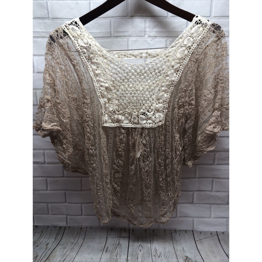 Tutta Bella Maternity Top Size Small Beige Lace Crochet Pullover Short Sleeves